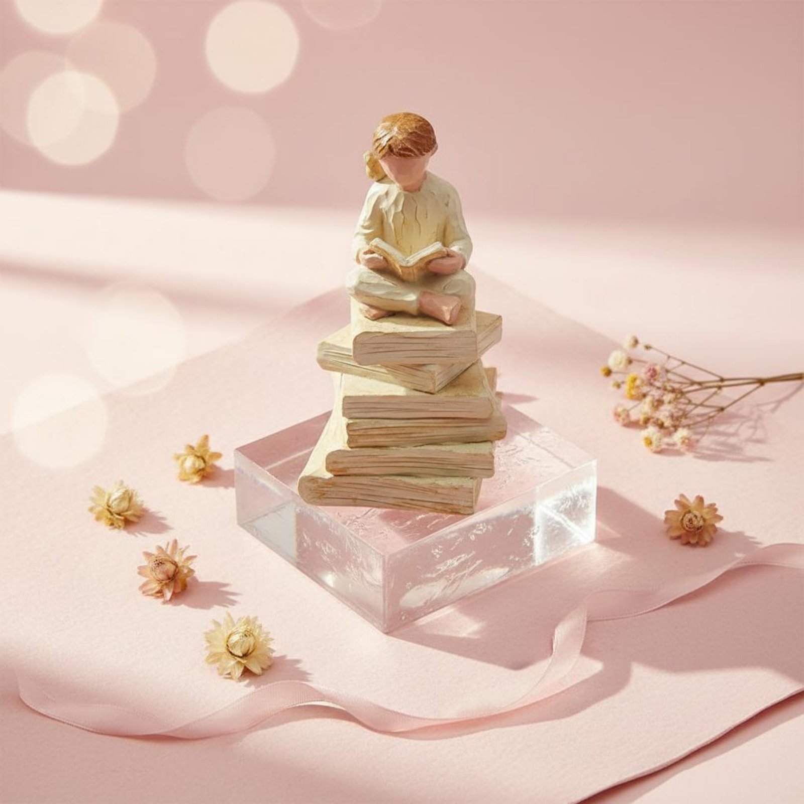 Girl on Books Statue Art Sculp - Resin Art Book 评论和价格