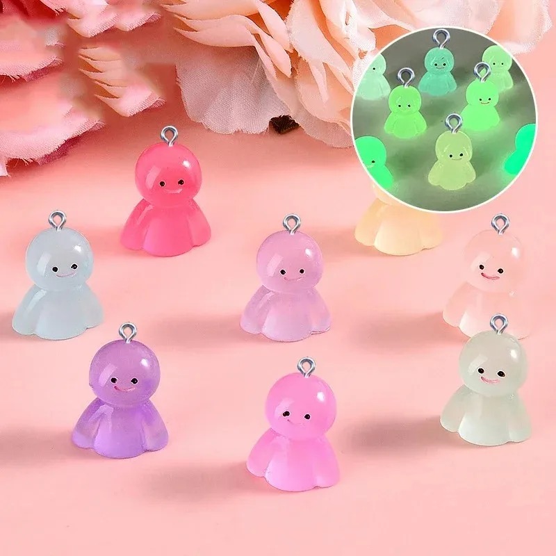 10Pcs Glow In Dark Cartoon Dol - Resin Art Pendant 评论和价格